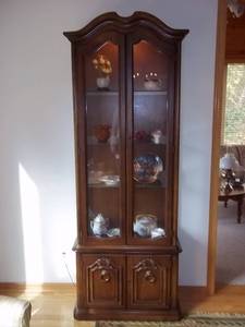 lot 82 image: Vintage Curio Cabinet 27.5 X 13 X...