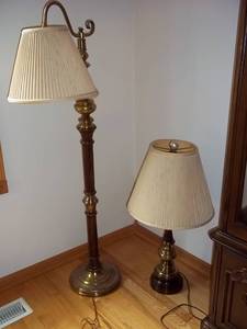 lot 93 image: (2) Matching Vintage Lamps See Pho...