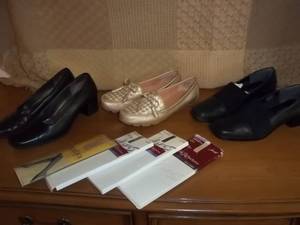 lot 101 image: Ladies Shoes (Size 8.5) See Photos...