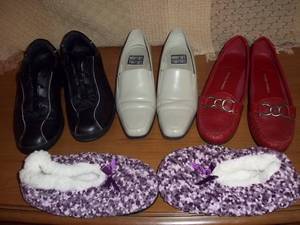 lot 104 image: Ladies Shoes (Size 9) See Photos...