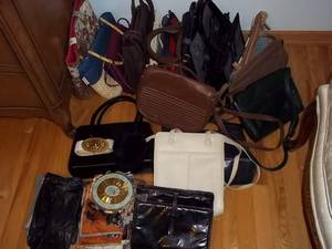 lot 108 image: Large Qty of Ladies Handbags, Purse...