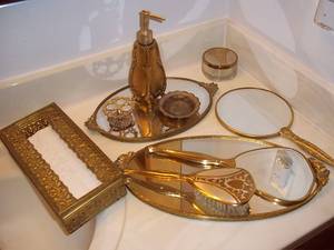 lot 117 image: Vintage Home Decor Lot See Photos...