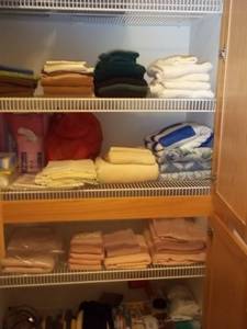 lot 118 image: Closet of Bathroom Items (Towels, L...
