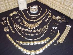 lot 194 image: More Silver