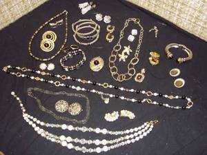 lot 195 image: Silver and Black