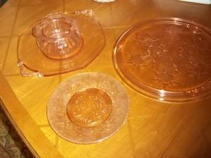 lot 122 image: Vintage Pink Glassware