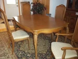 lot 3 image: Dinning Set