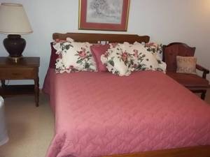 lot 7 image: Full Size Bed