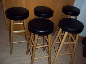 lot 130 image: 5 bar Stools