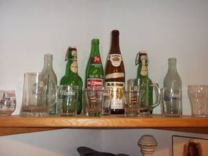 lot 136 image: Contents of top shelf.