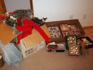 lot 142 image: Christmas Lot