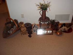 lot 162 image: Various Home  Decor