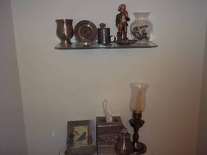 lot 174 image: Entire contents of upstairs bathroom.