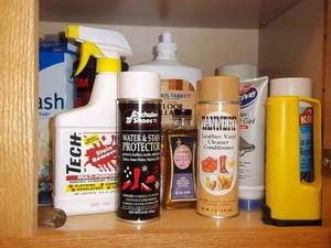 lot 175 image: Cupboards in laundry area