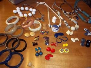 lot 189 image: Colorful Jewelry