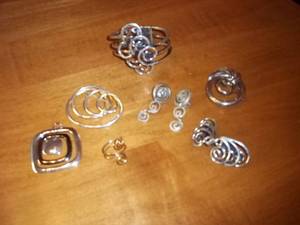 lot 188 image: Jewelry