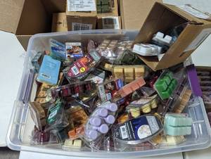 HUGE lot of New Wax Melts - Yankee ...
