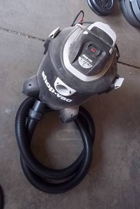 lot 49 image: 5-gallon 2ho Shop-vac...