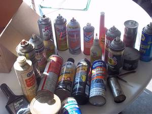 lot 53 image: Box of assorted garage type spray l...
