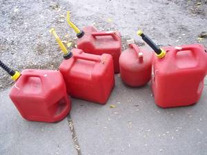 lot 71 image: Assortment of (5) plastic gas cans,...