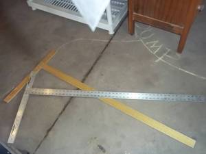 lot 78 image: Set of (2) metal 48-in leveling rul...