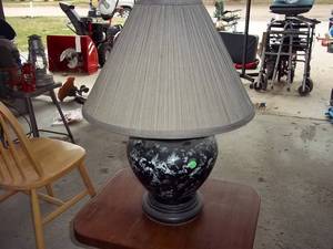 lot 301 image: Decorative Table lamp with shade...