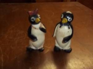 lot 315 image: Vintage penguin salt and pepper sha...