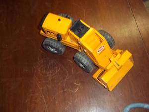 lot 318 image: Vintage metal Tonka truck...