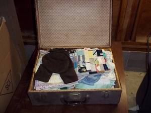 lot 320 image: Suitcase filled with vintage doll c...
