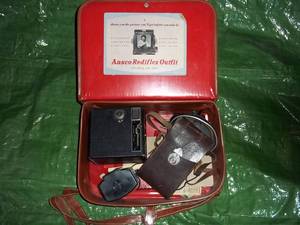 lot 322 image: Case filled with vintage cameras...