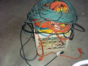 lot 334 image: Plastic bin overflowing with extens...