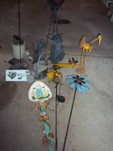 lot 341 image: Lot of yard decor...