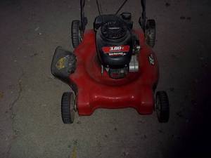 lot 351 image: Yard Machines 22 cut push mower...