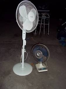 lot 354 image: Oscillating table Fan and adjustabl...