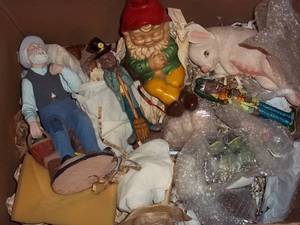 lot 555 image: Lot of assorted ceramic statues and...