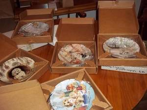 lot 557 image: Large assortment of collectible pla...