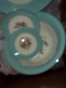 lot 558 image: Gorgeous dish set all wrapped up fo...