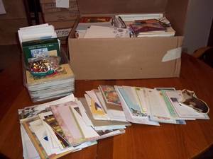 lot 559 image: Huge lot of greeting cards and note...