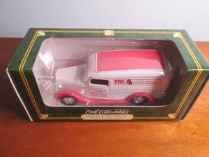 lot 175 image: Metal die cast collector car