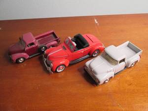 lot 194 image: Lot of (3) heavy duty die cast coll...