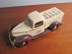 lot 197 image: Heavy duty die cast bank Ertl Repli...