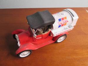 lot 198 image: Heavy duty die cast bank Ertl Repli...