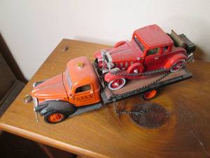 lot 212 image: Die cast Replica 1941 Chevrolet Aja...