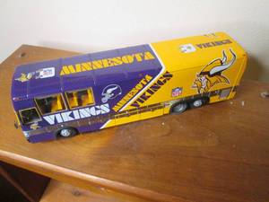 lot 221 image: Heavy Duty Die cast Replica MN Viki...