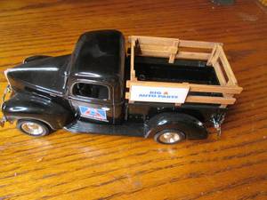 lot 249 image: Heavy Duty Die cast Replica 1940 Fo...