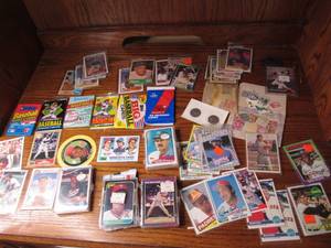 lot 433 image: Small box containing an assortment ...
