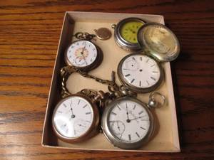 lot 438 image: Small box with a variety of Sterlin...