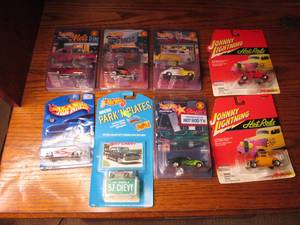 lot 461 image: Lot of (8) Vintage Hot Wheels and P...