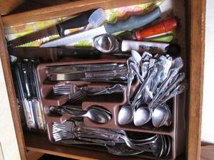 lot 471 image: Content of (1) top drawer to the ri...