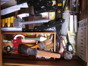 lot 472 image: Content of (1) drawer to the right ...